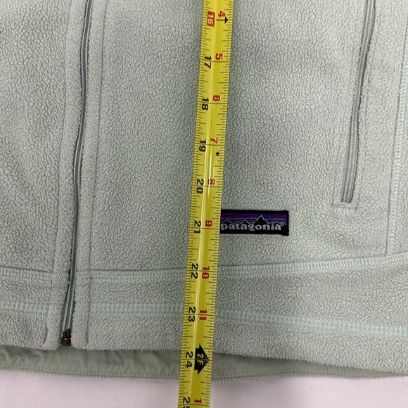 Patagonia Women's Lightweight R4® Jacket - Picture 3 of 8